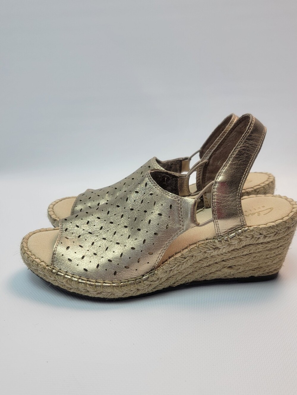 Clarks Artisan Womens 8M Petrina Gail Espadrille Black Sling Gold Wedge Sandals.
